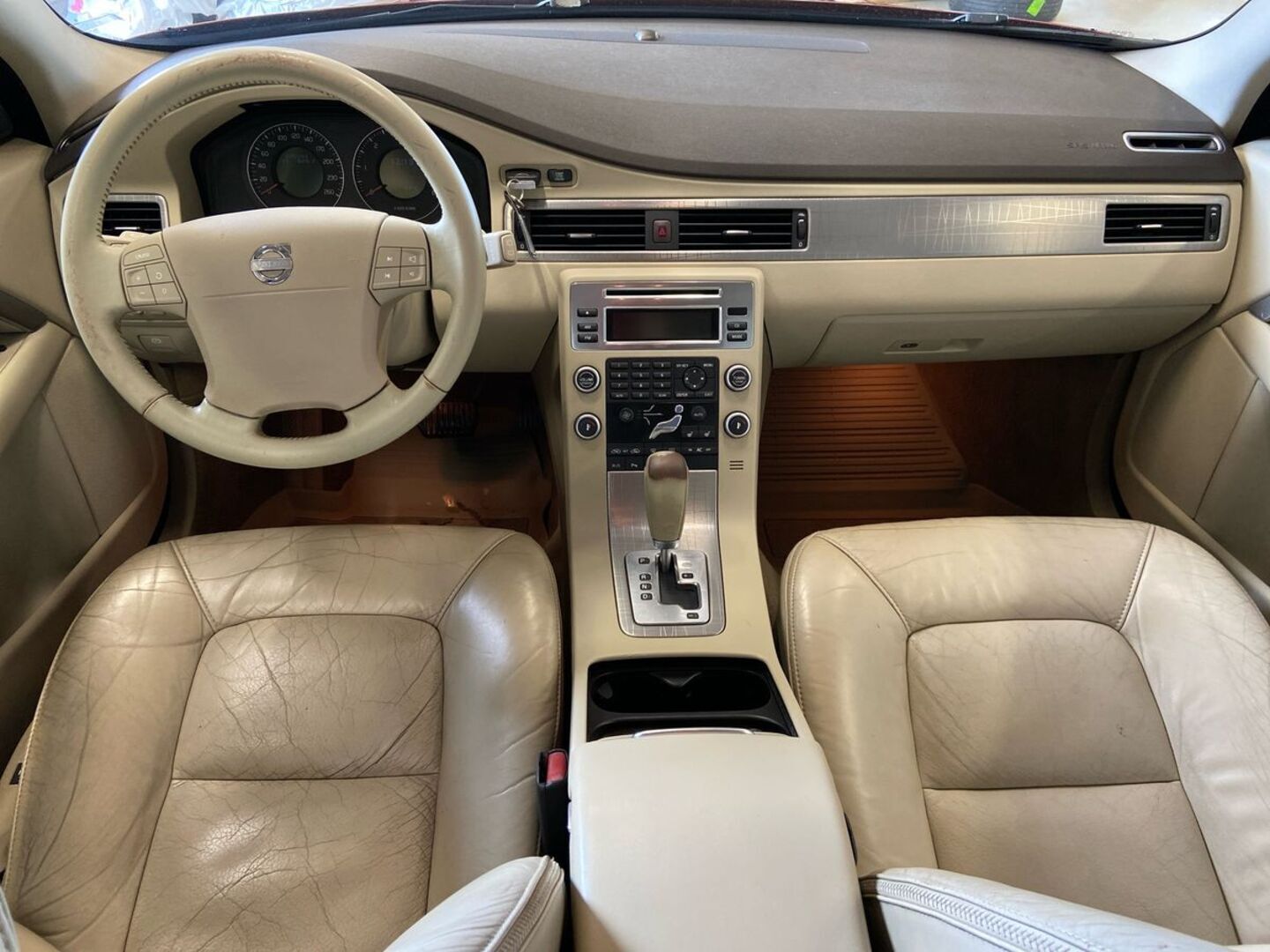 VOLVO XC70 30