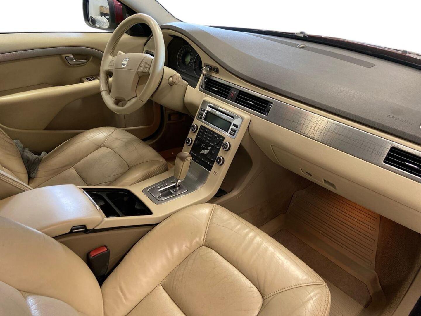 VOLVO XC70 9