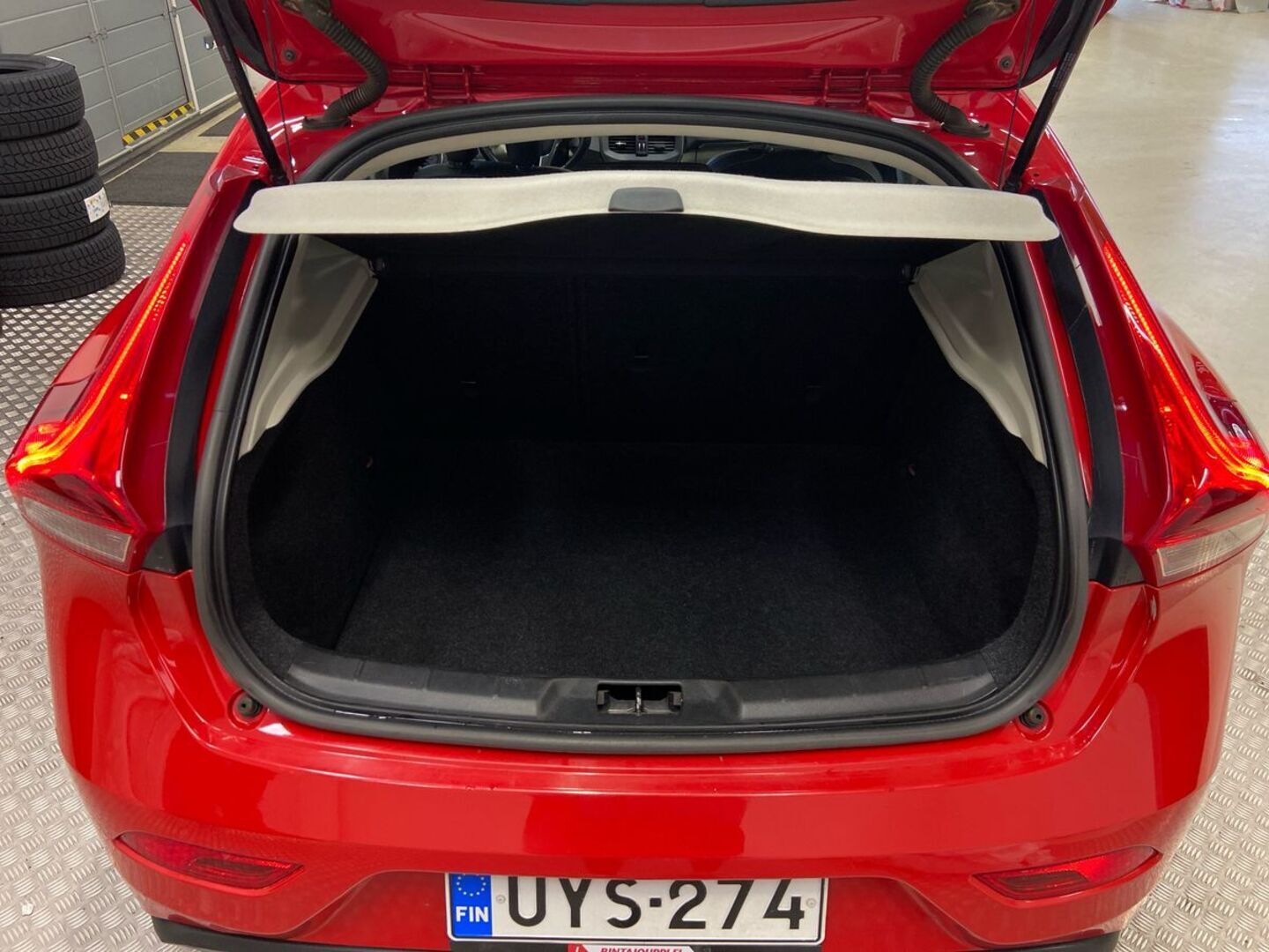VOLVO V40 11