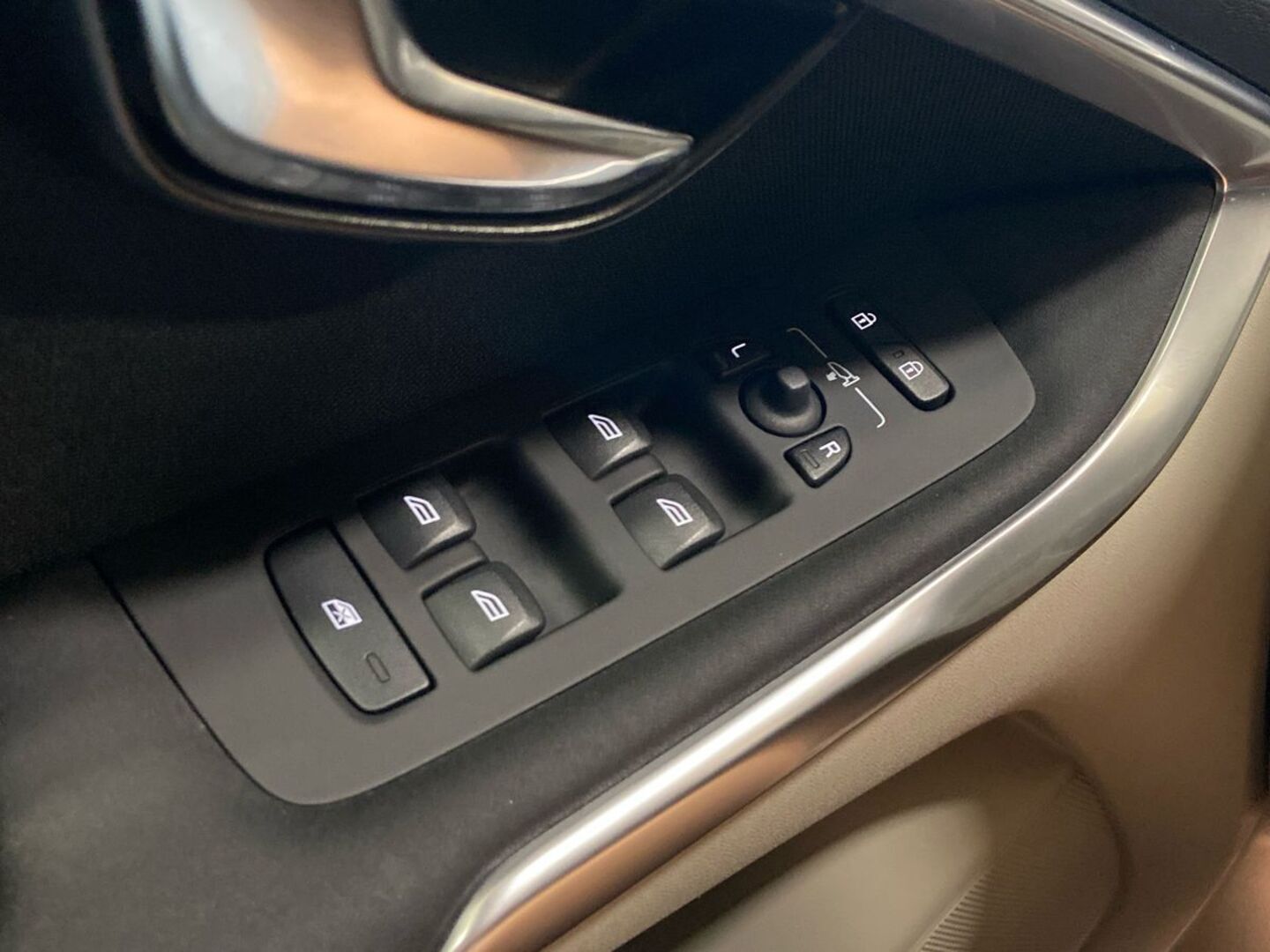 VOLVO V40 18