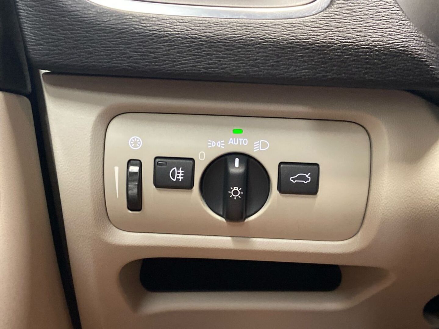 VOLVO V40 19