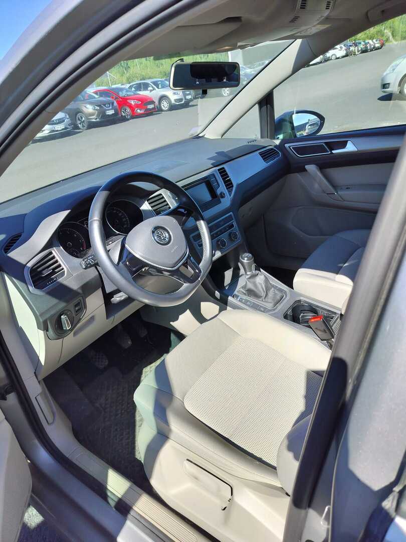 VOLKSWAGEN Golf Sportsvan 2015