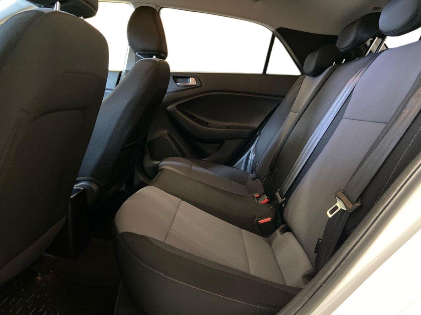 HYUNDAI i20 Hatchback 10
