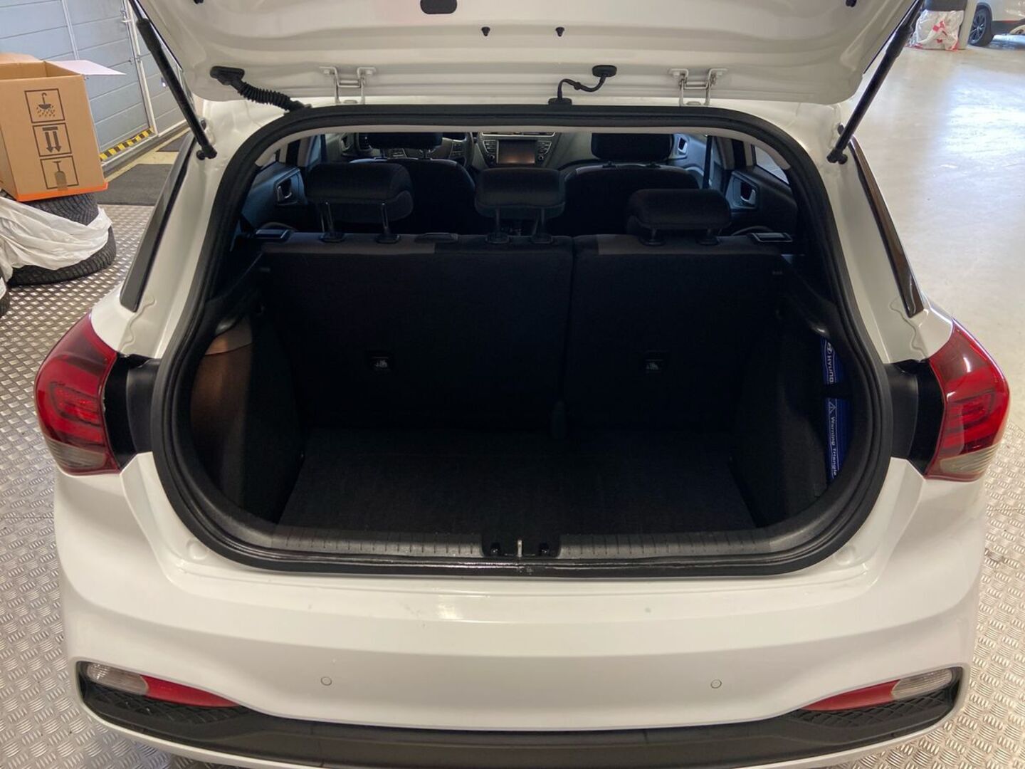 HYUNDAI i20 Hatchback 11