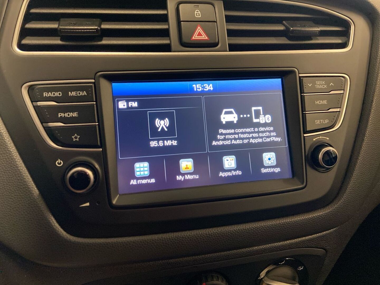 HYUNDAI i20 Hatchback 22