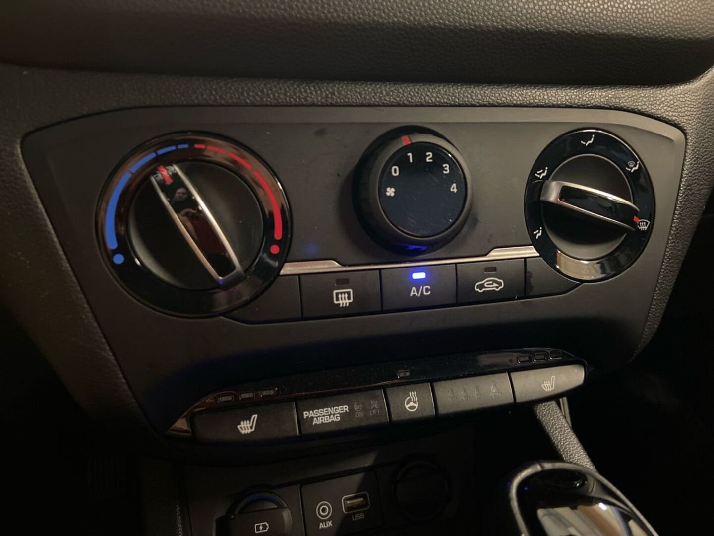 HYUNDAI i20 Hatchback 24