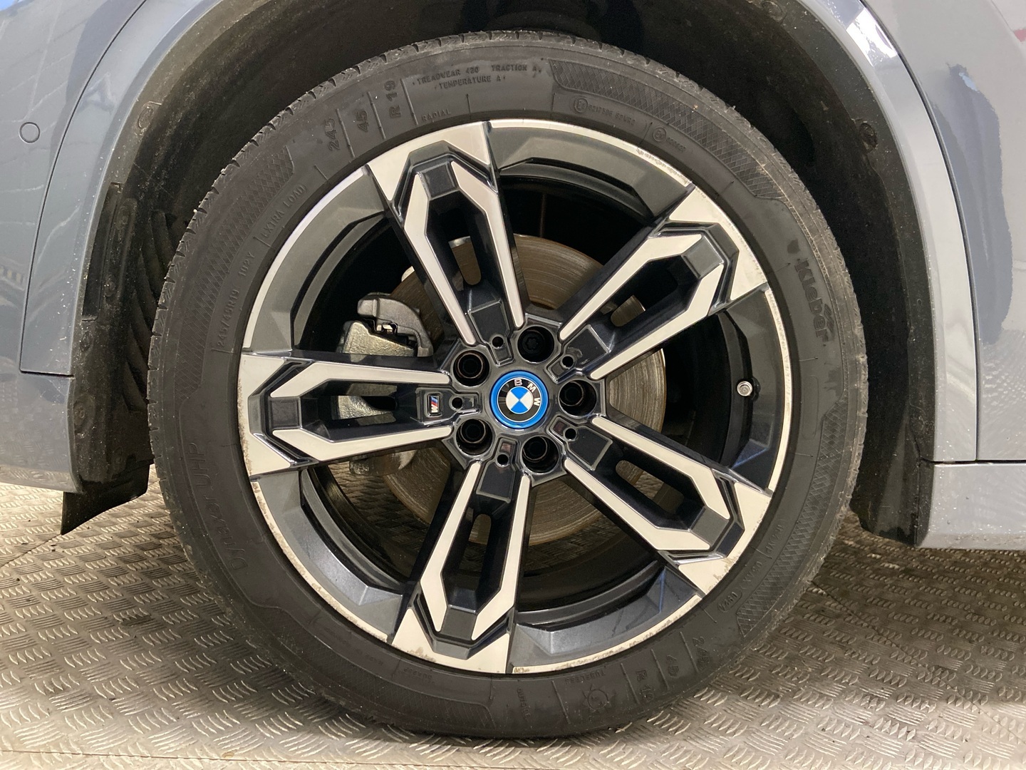 BMW iX1 2024