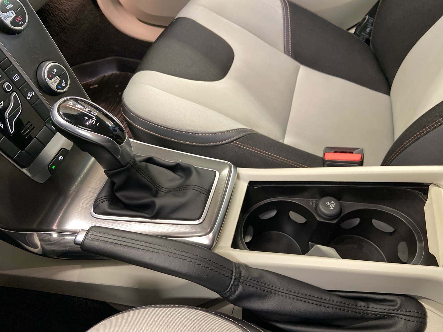 VOLVO V40 Cross Country 2014