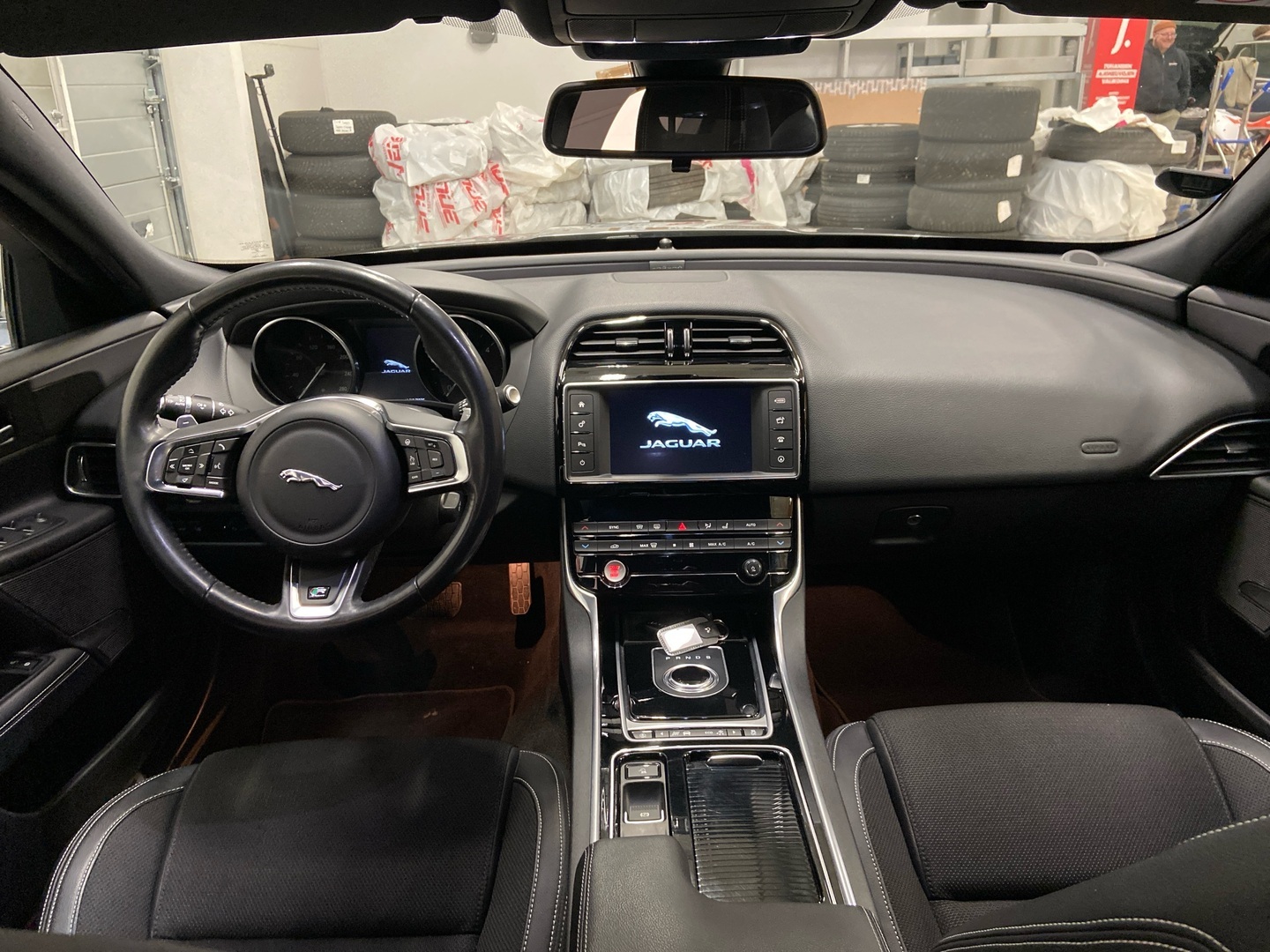 JAGUAR XE 2019