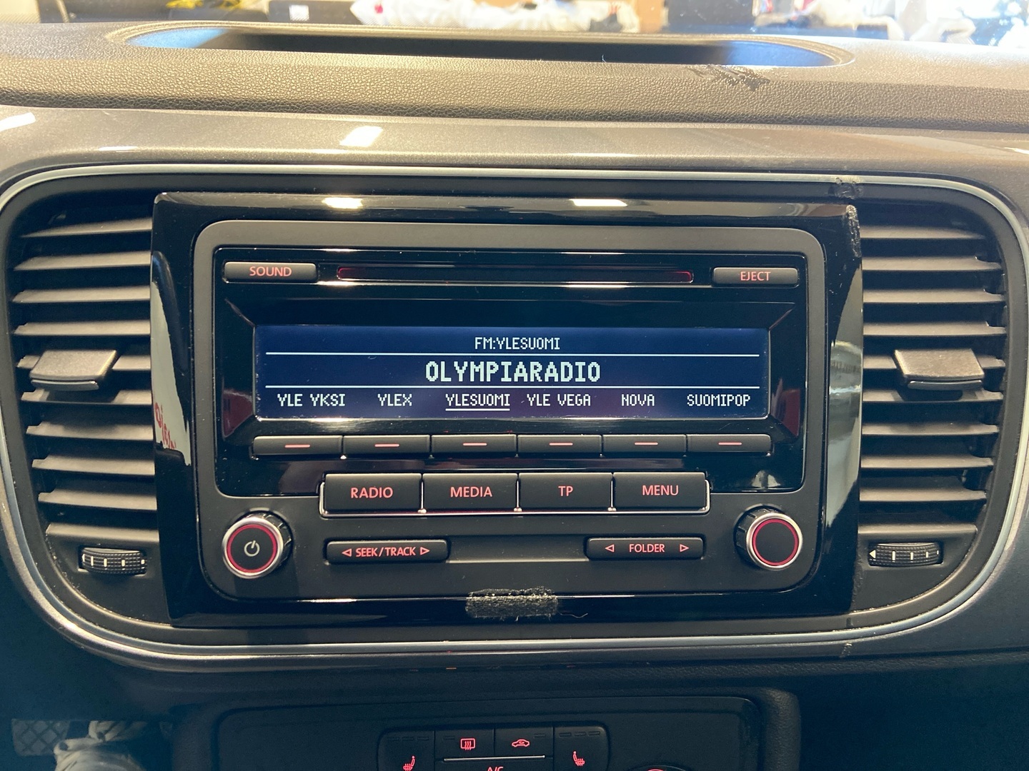 VOLKSWAGEN Beetle 2013