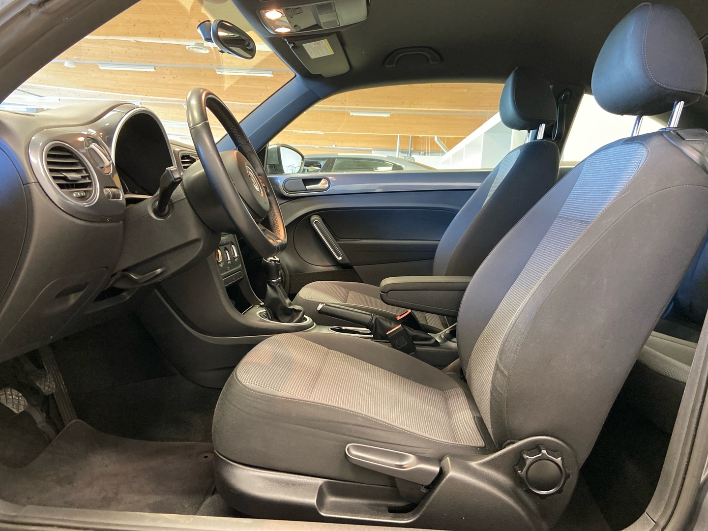 VOLKSWAGEN Beetle 2013