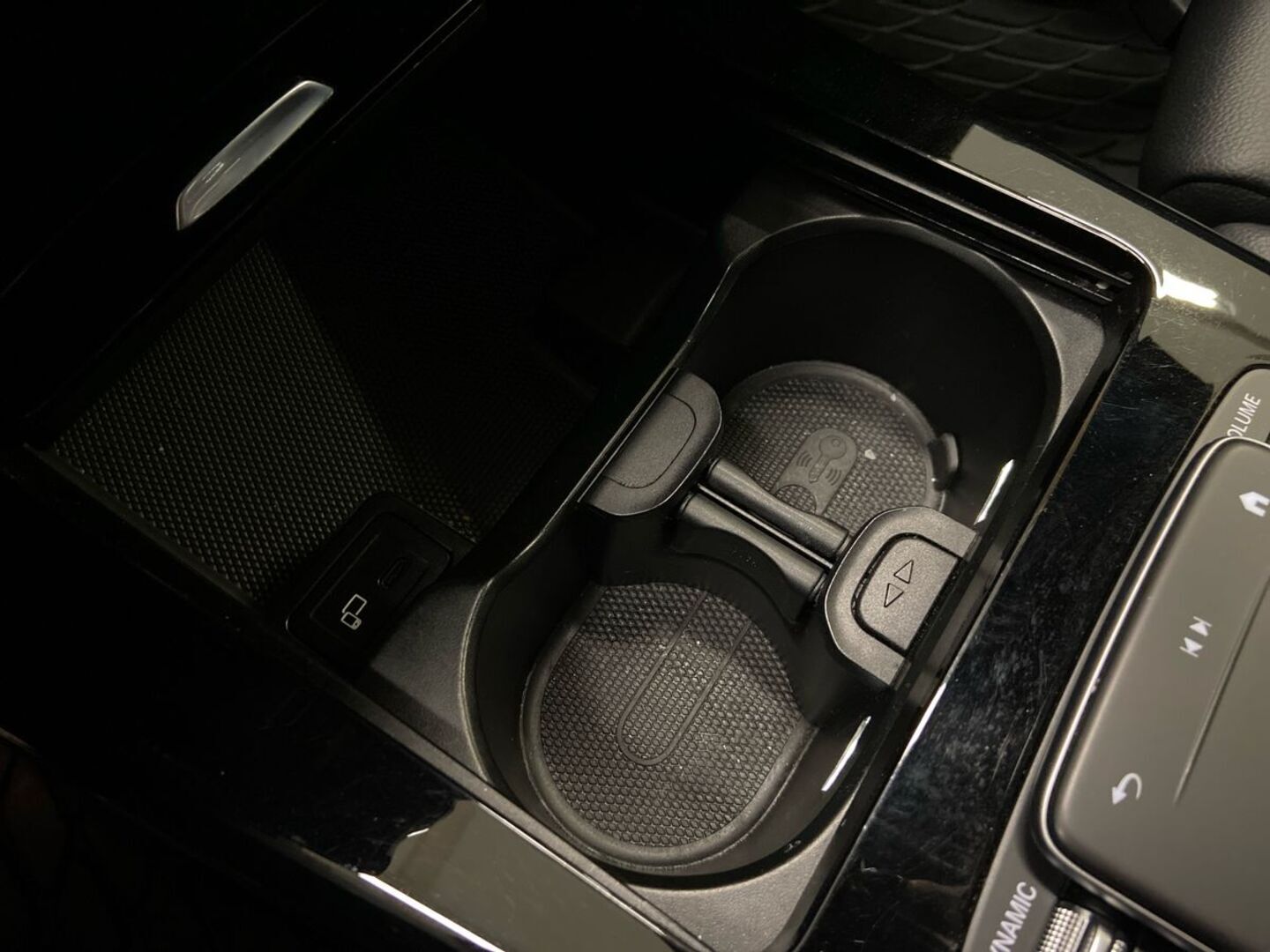 MERCEDES-BENZ A 26