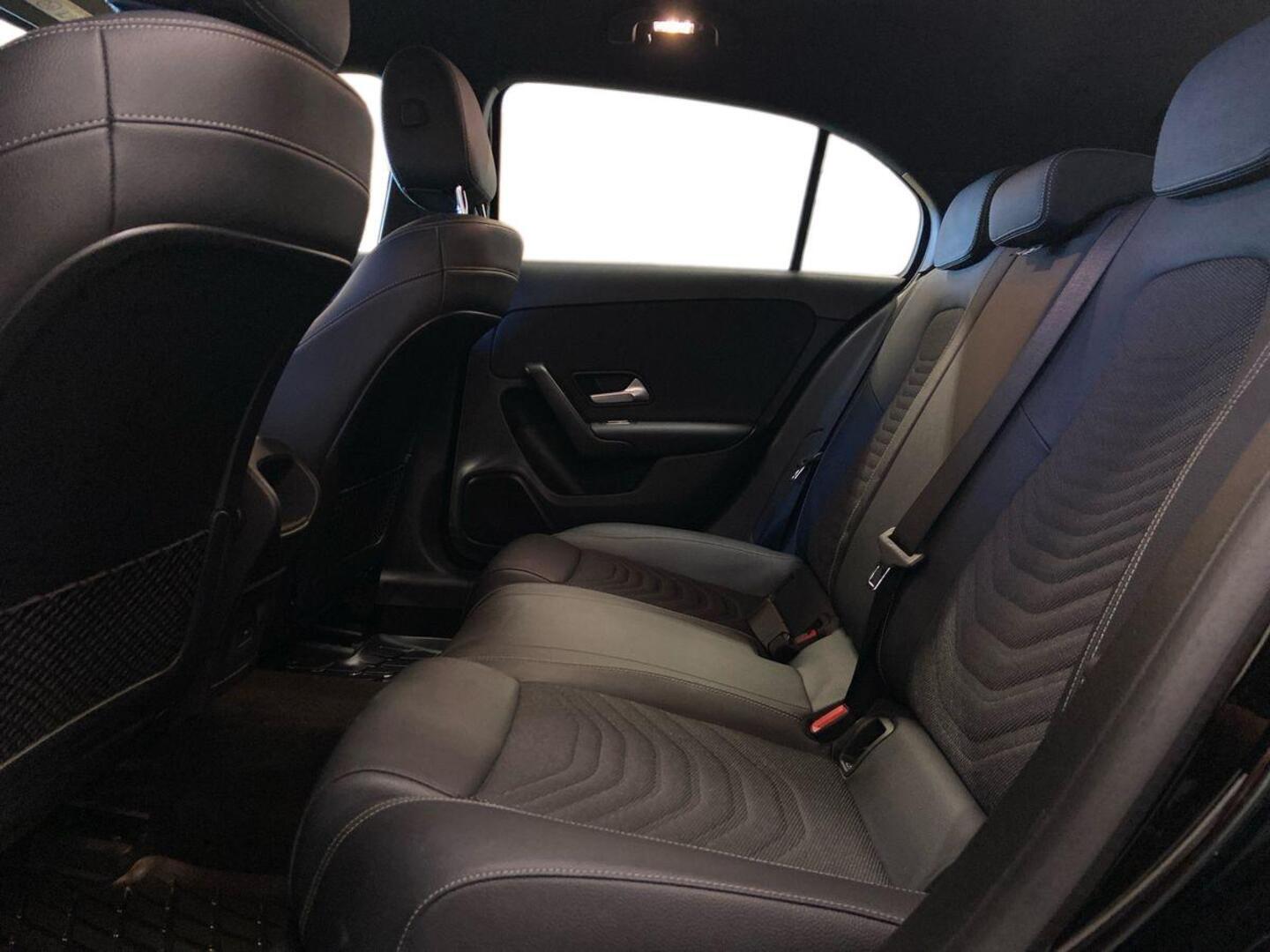MERCEDES-BENZ A 8