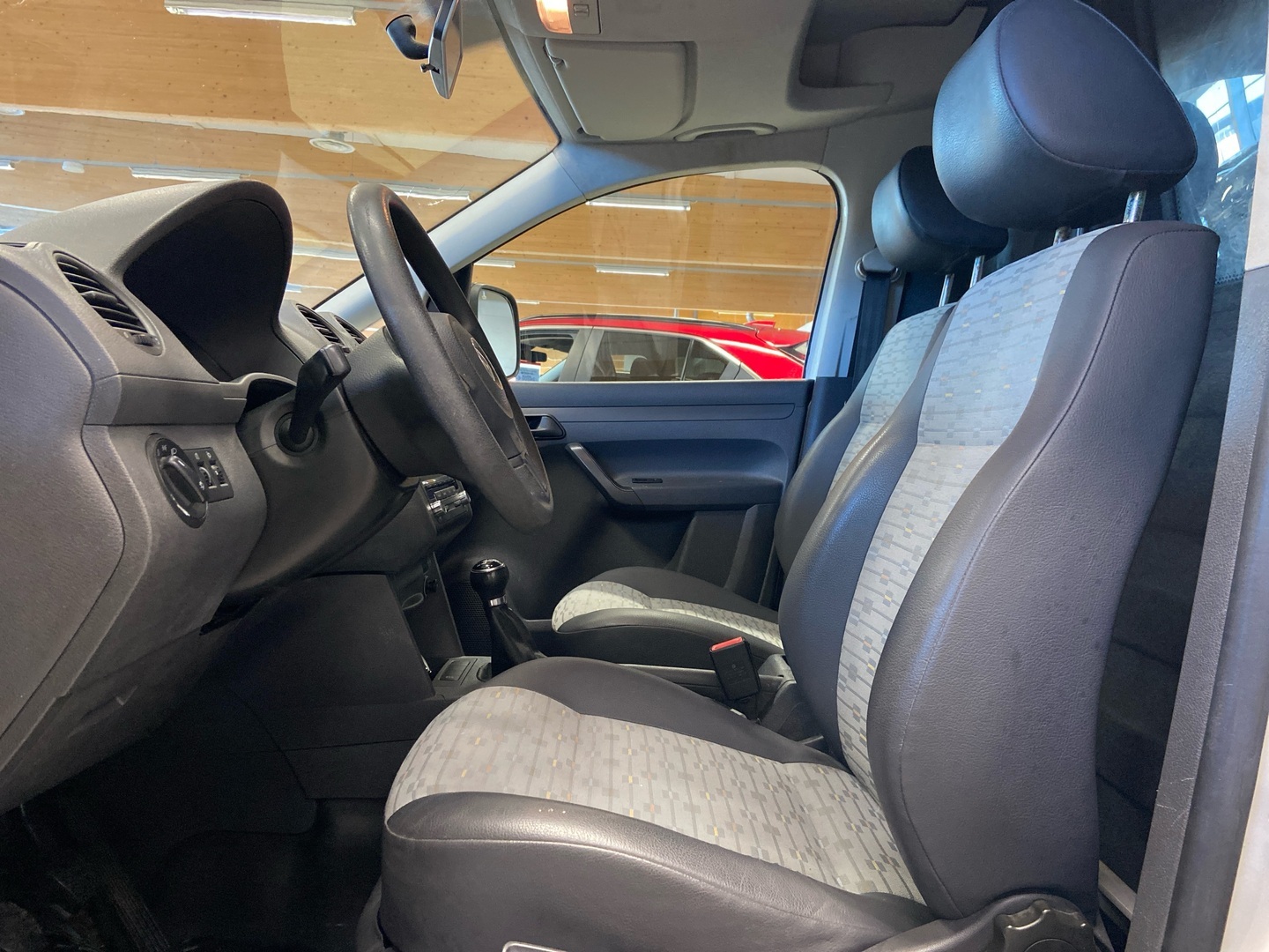 VOLKSWAGEN Caddy 2011