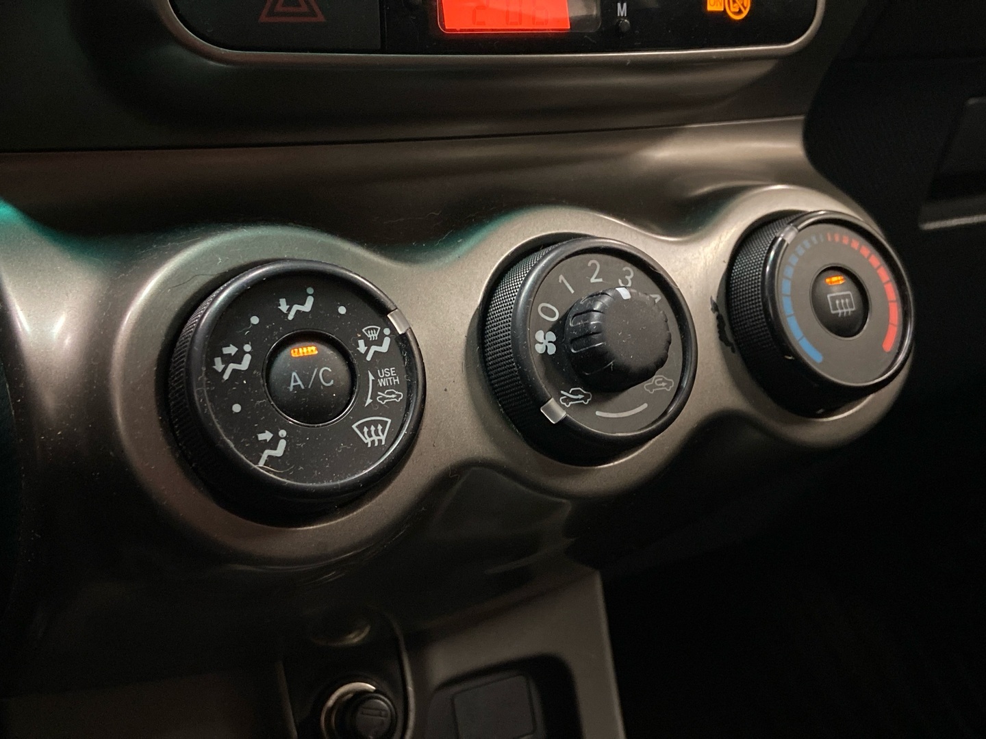 TOYOTA Urban Cruiser 2012