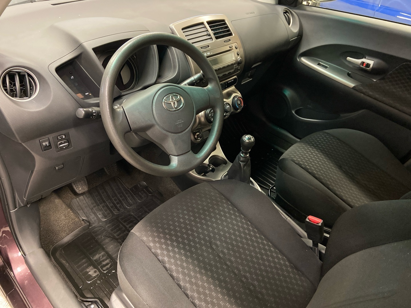 TOYOTA Urban Cruiser 2012