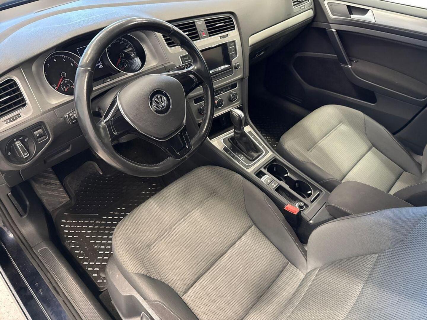 VOLKSWAGEN Golf 2015