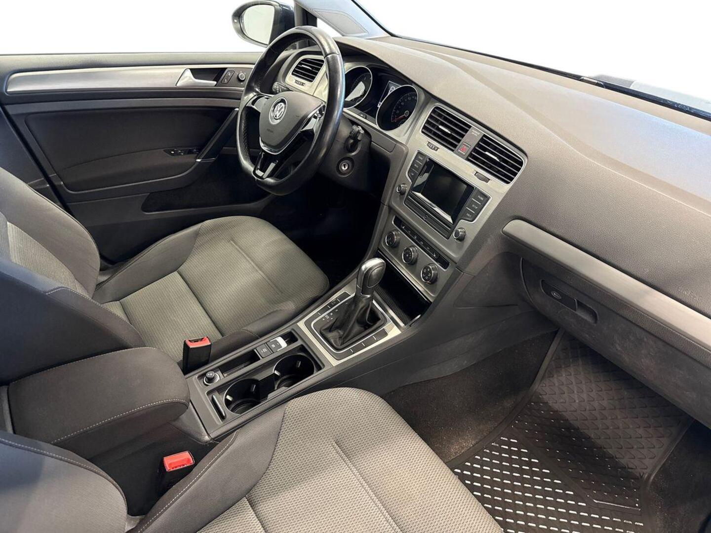 VOLKSWAGEN Golf 2015