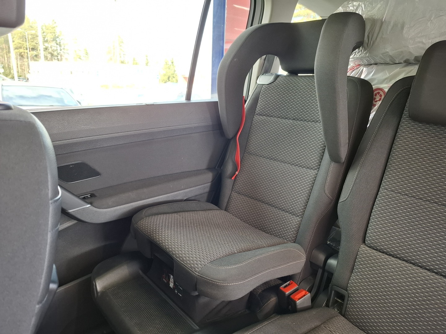 VOLKSWAGEN Touran 2016