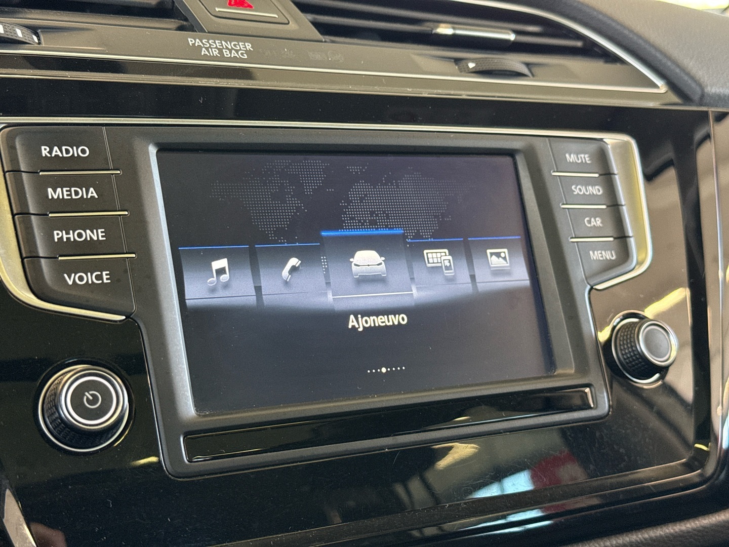 VOLKSWAGEN Touran 2016