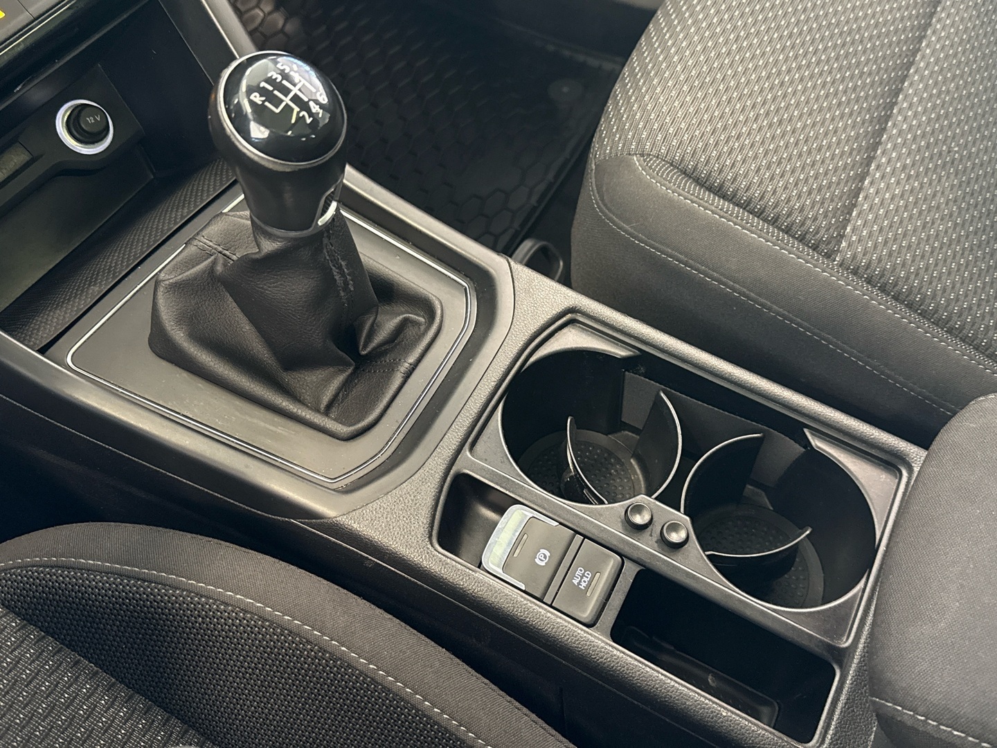 VOLKSWAGEN Touran 2016