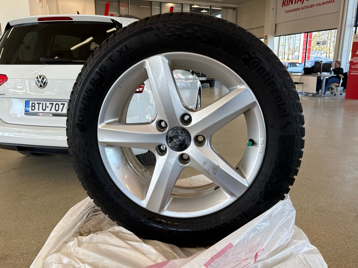 VOLKSWAGEN Touran 2016