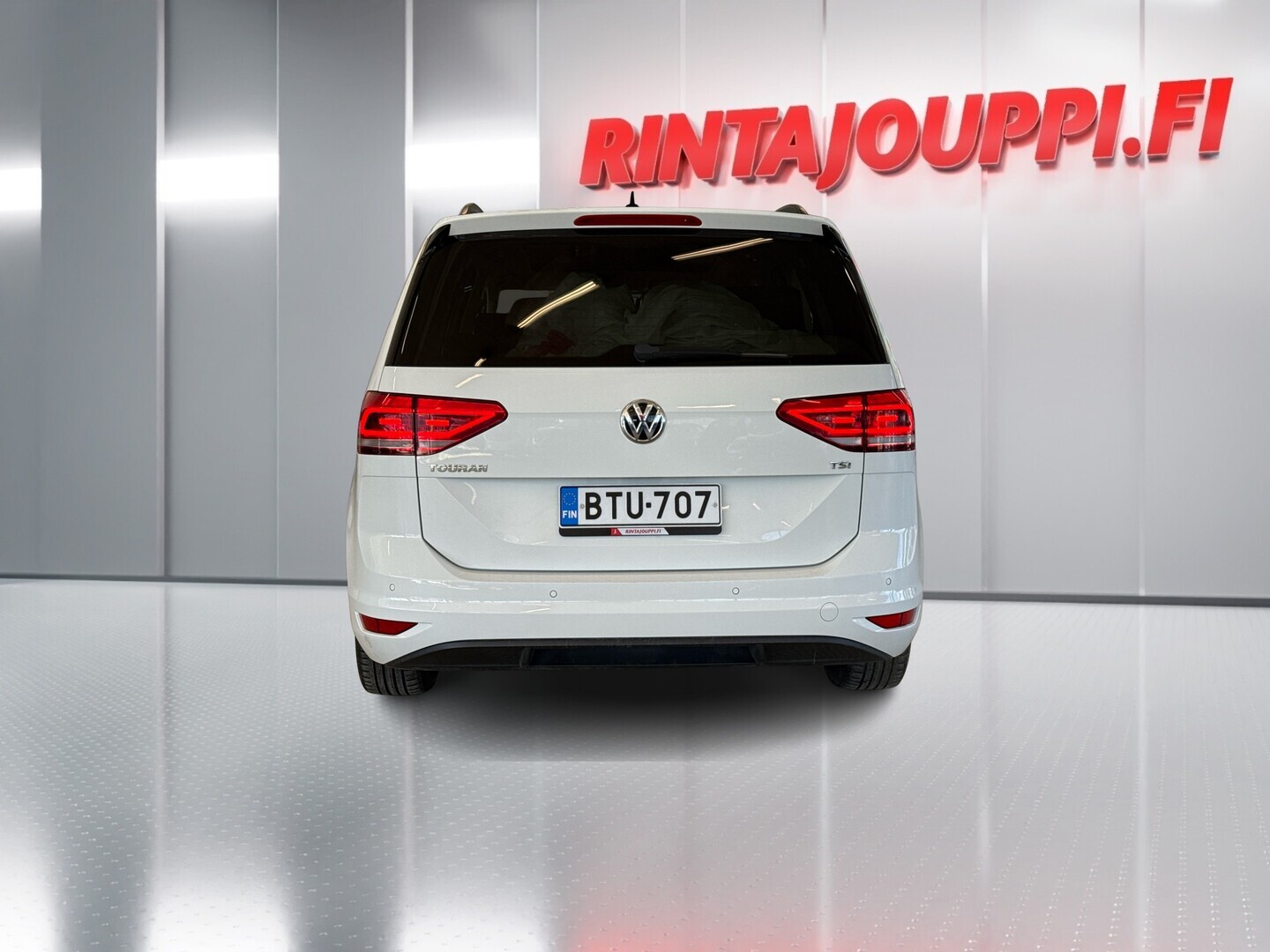 VOLKSWAGEN Touran 2016