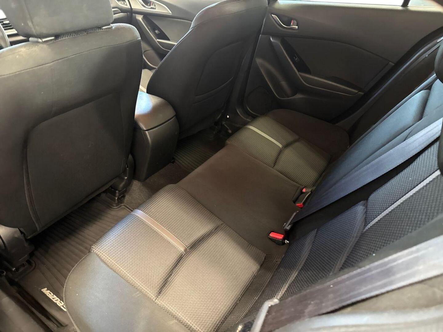 MAZDA Mazda3 2018