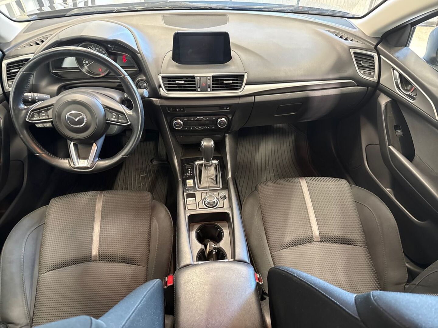 MAZDA Mazda3 2018