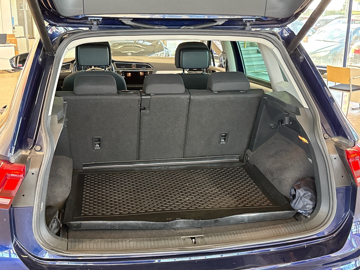 VOLKSWAGEN Tiguan 19