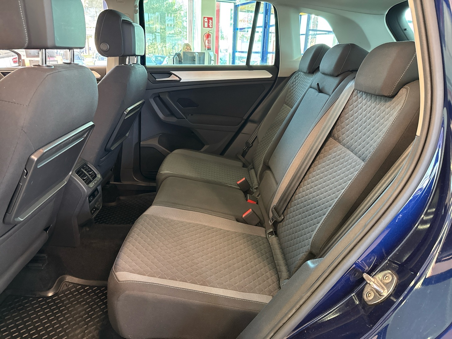 VOLKSWAGEN Tiguan 9