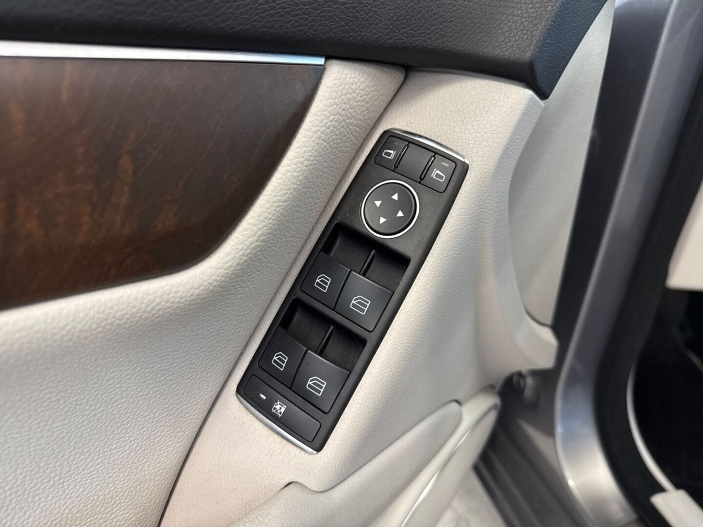 MERCEDES-BENZ C 2011