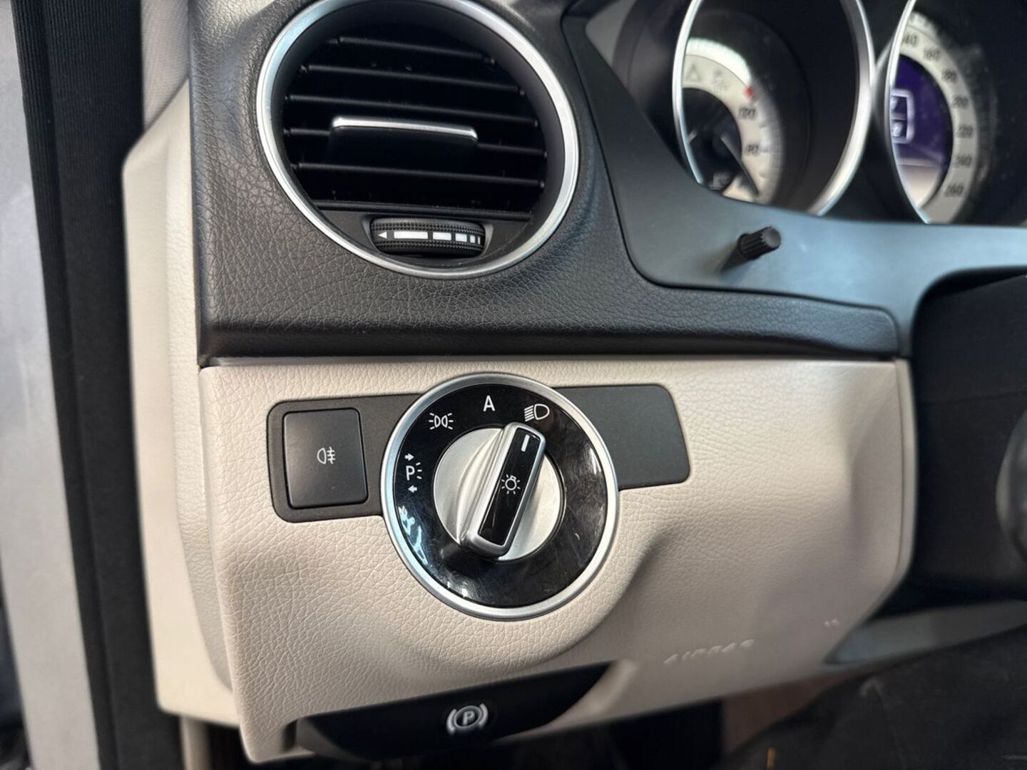 MERCEDES-BENZ C 2011