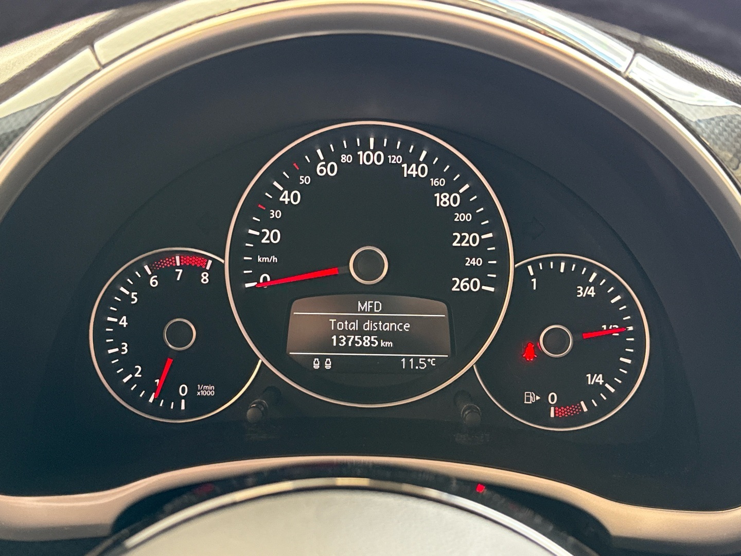 VOLKSWAGEN Beetle 2012