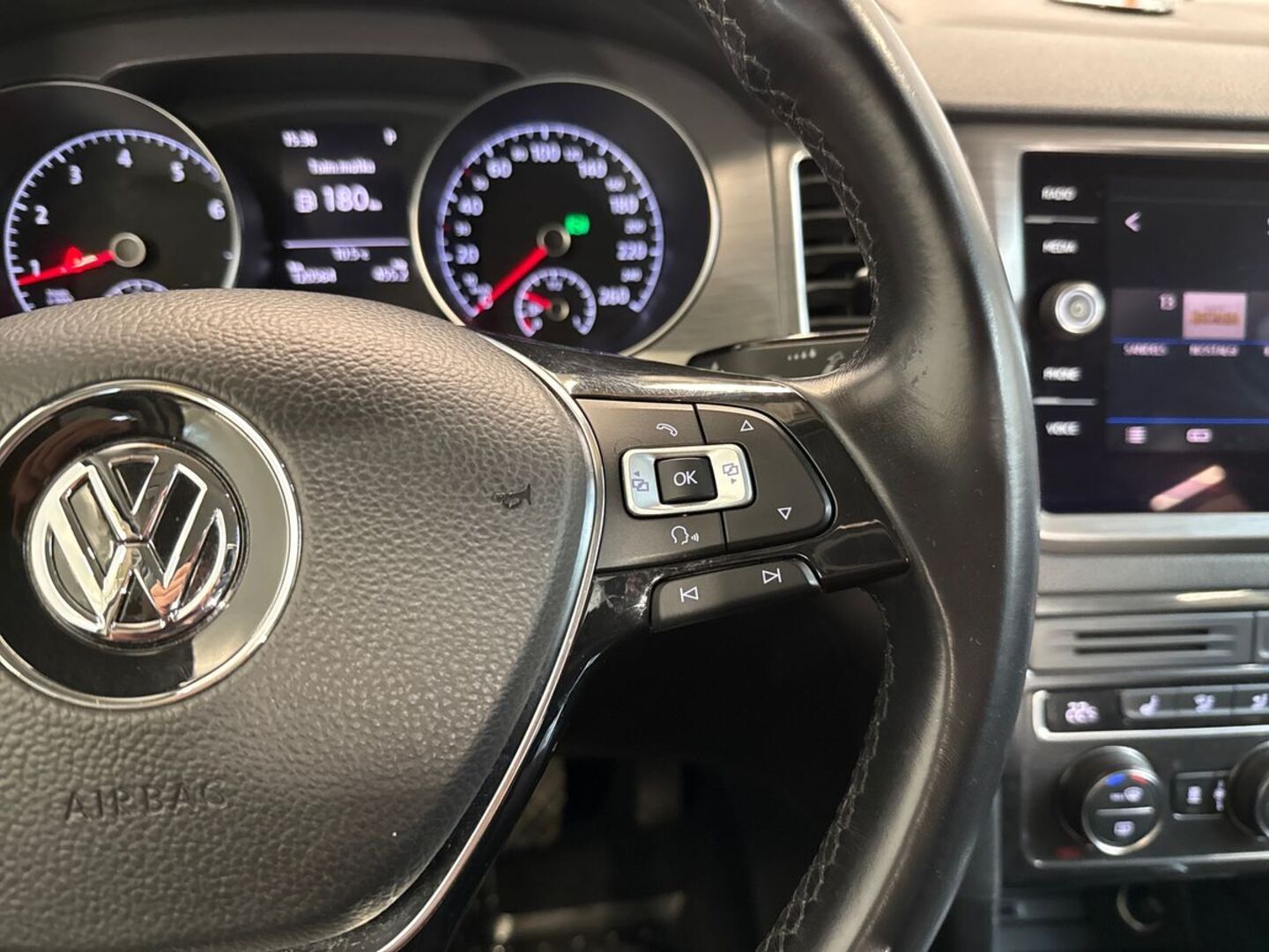VOLKSWAGEN Golf Sportsvan 2018