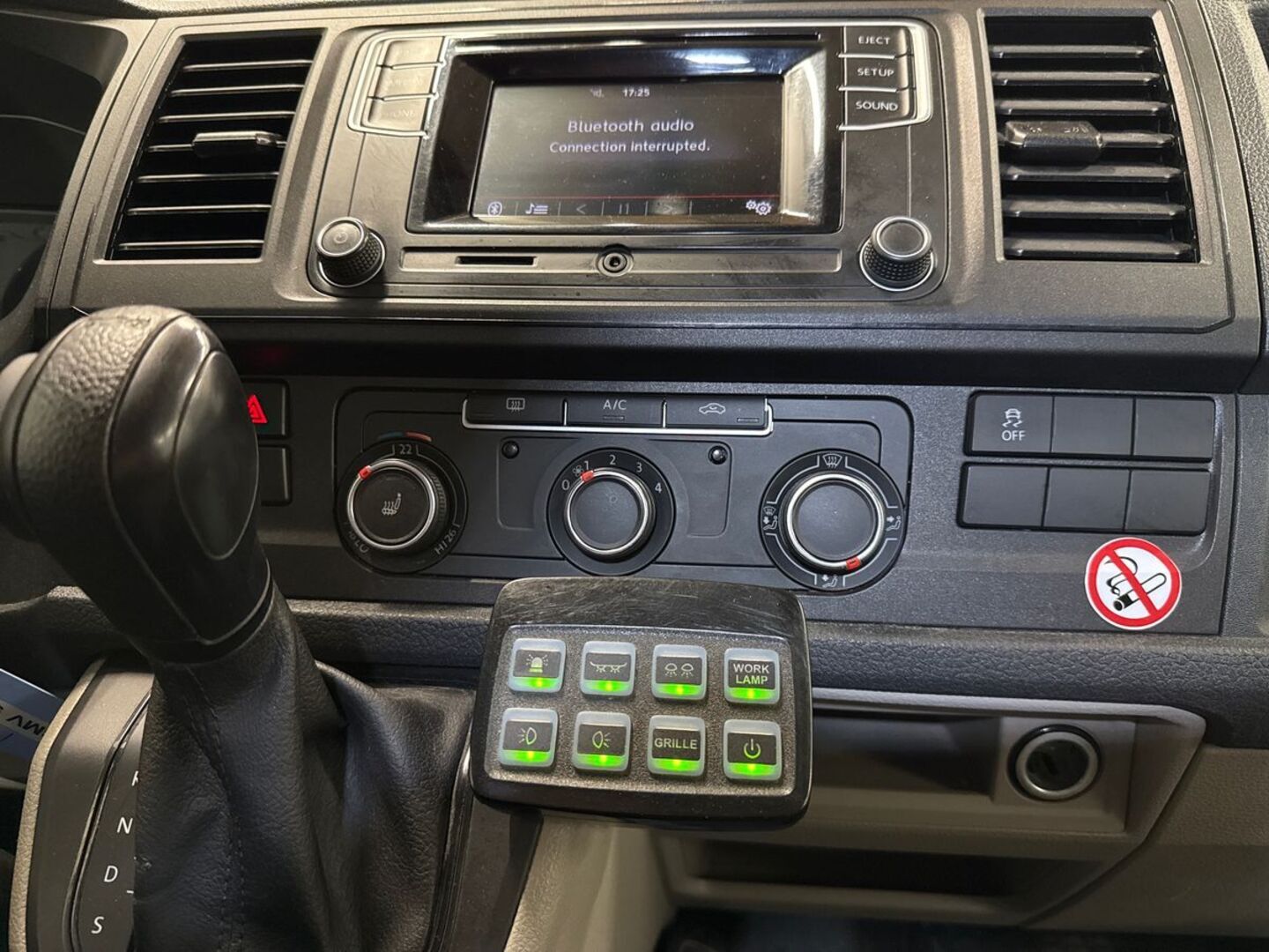 VOLKSWAGEN Transporter 23