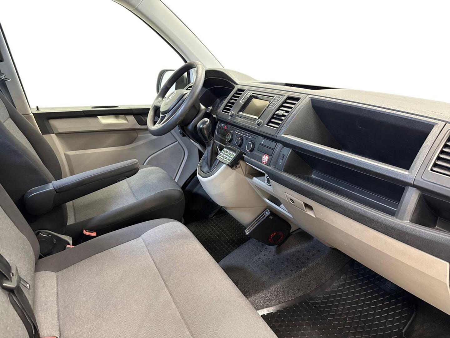 VOLKSWAGEN Transporter 9