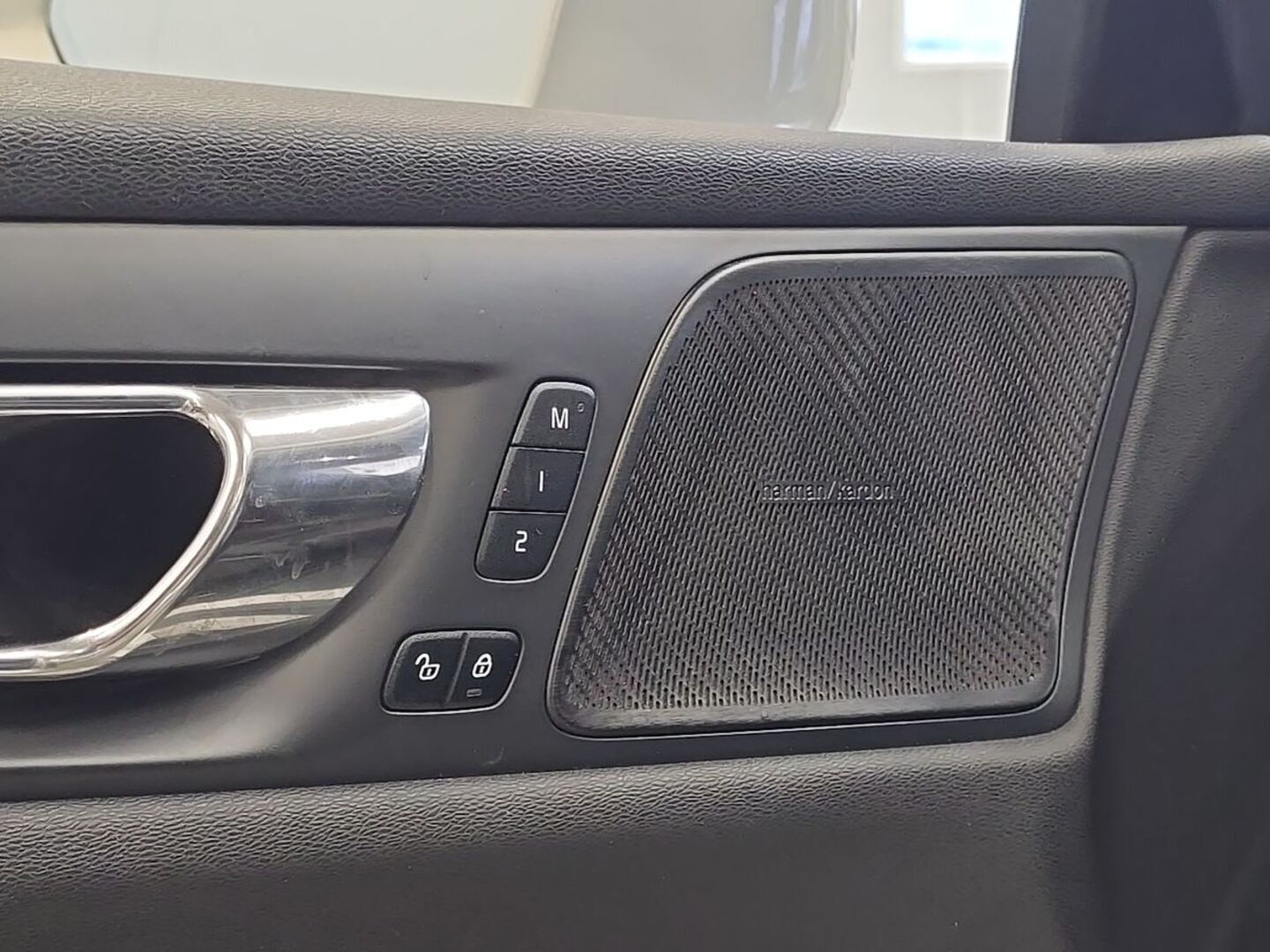 VOLVO S60 19