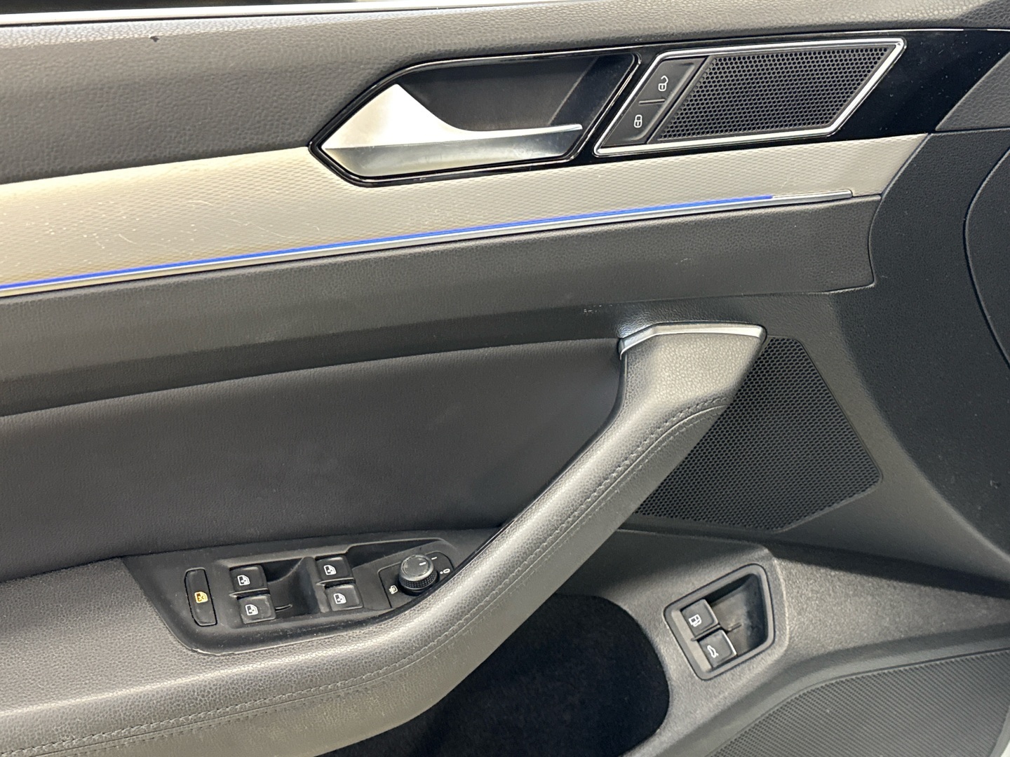 VOLKSWAGEN Passat 2016