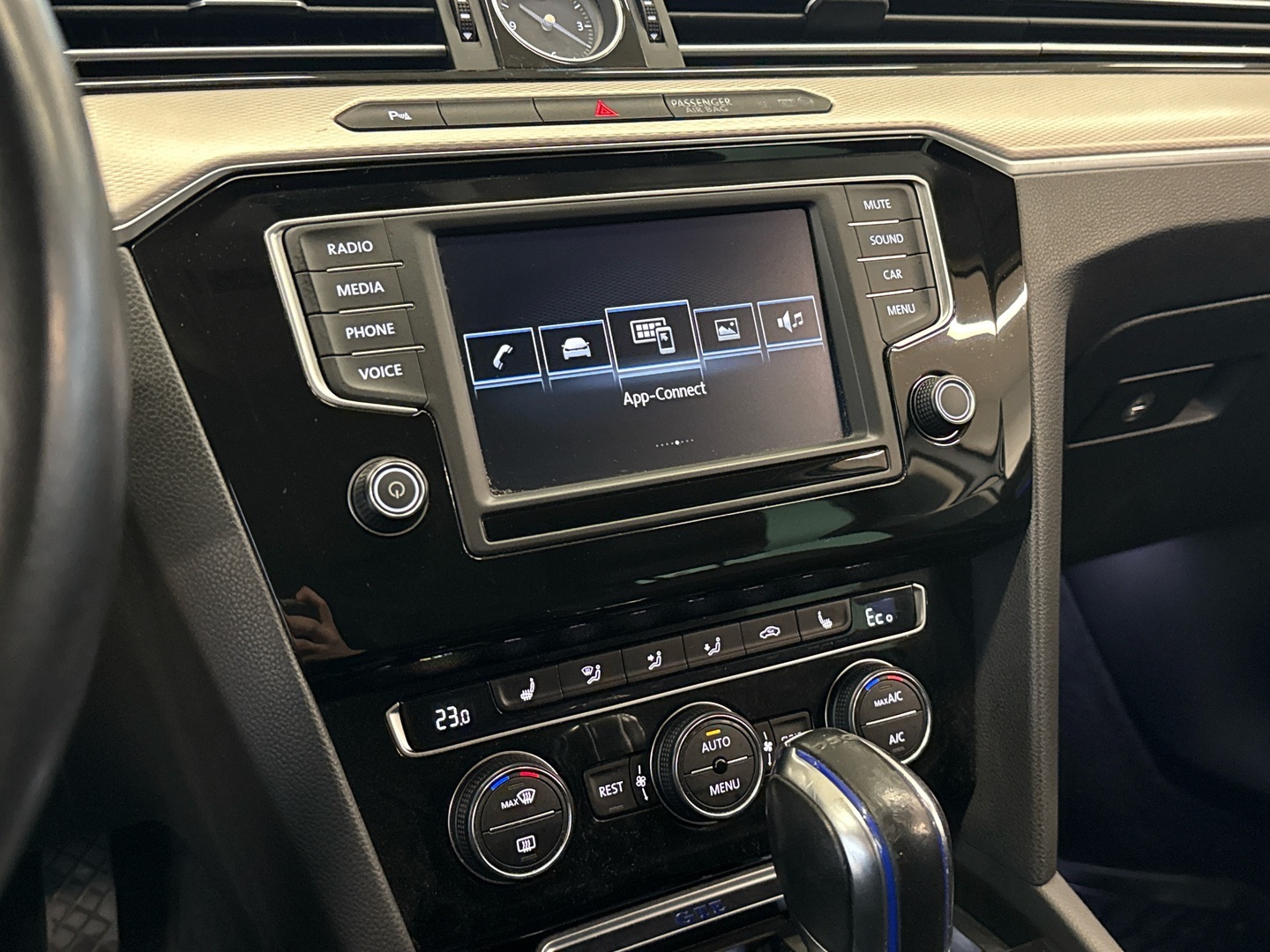 VOLKSWAGEN Passat 2016