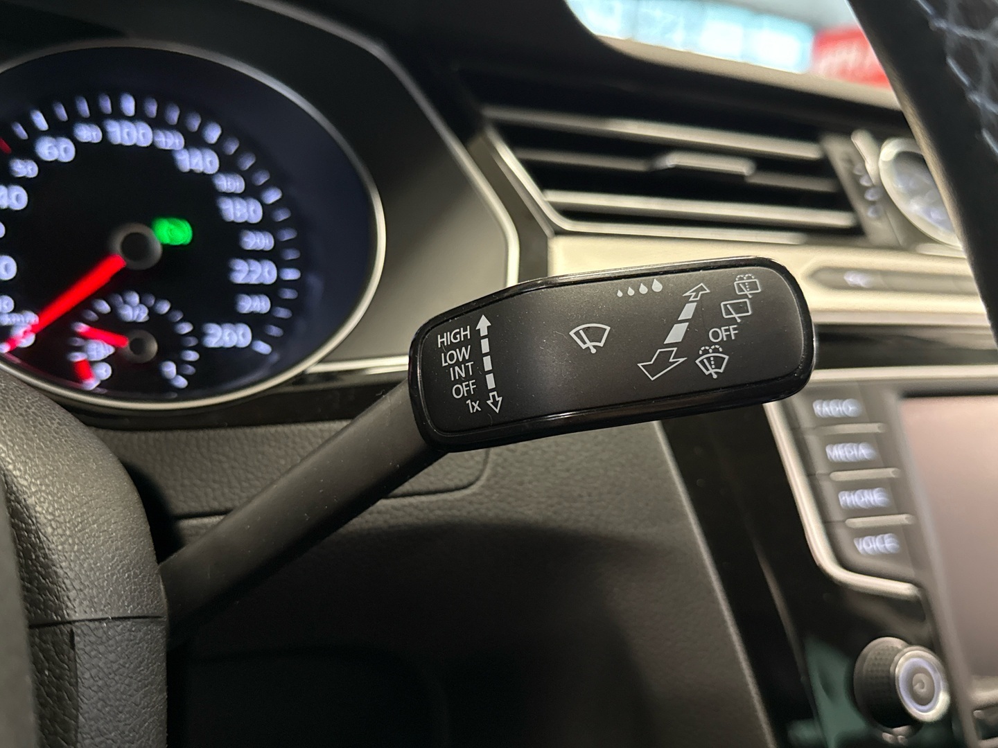 VOLKSWAGEN Passat 2016