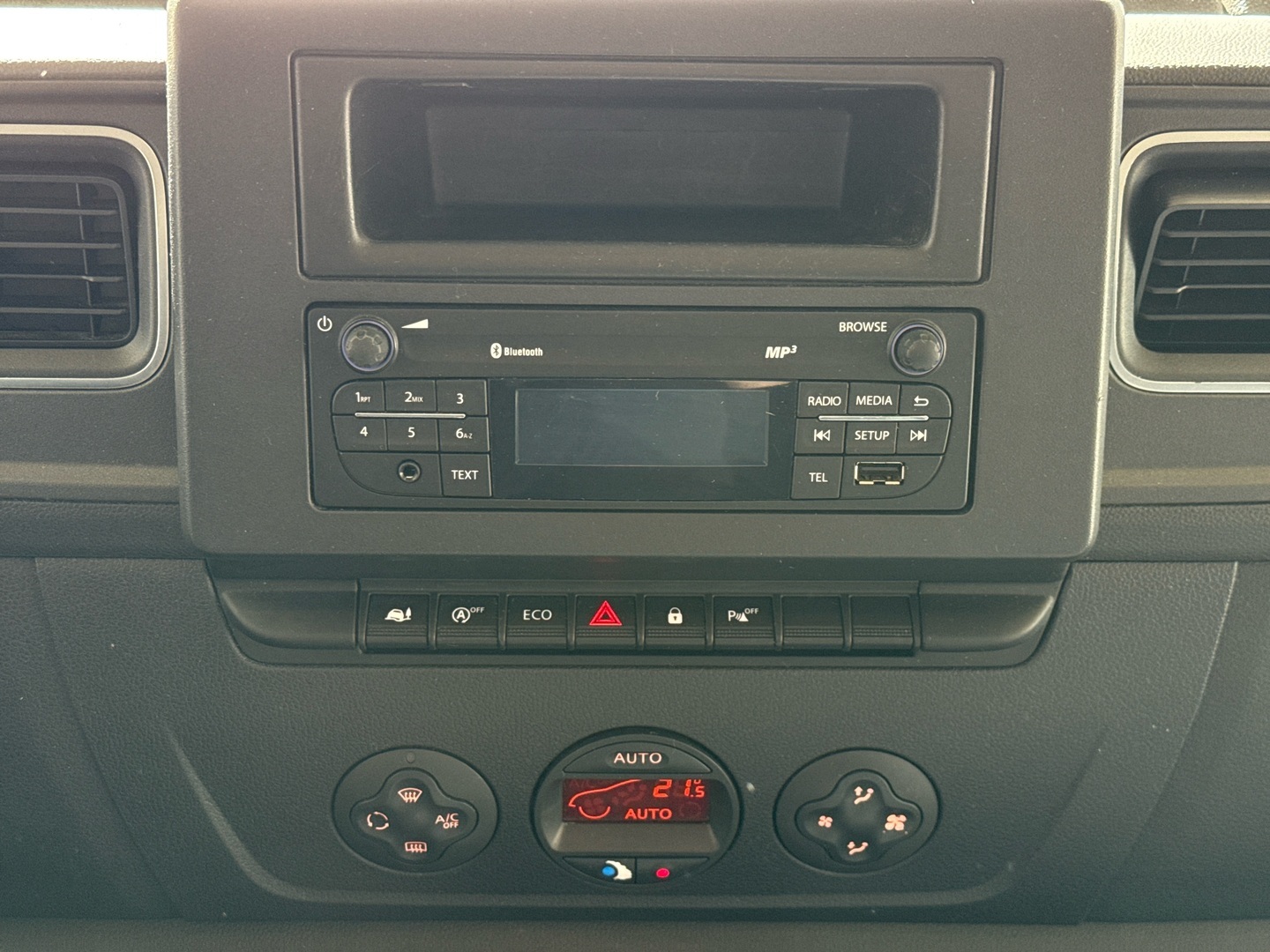 NISSAN NV400 2021
