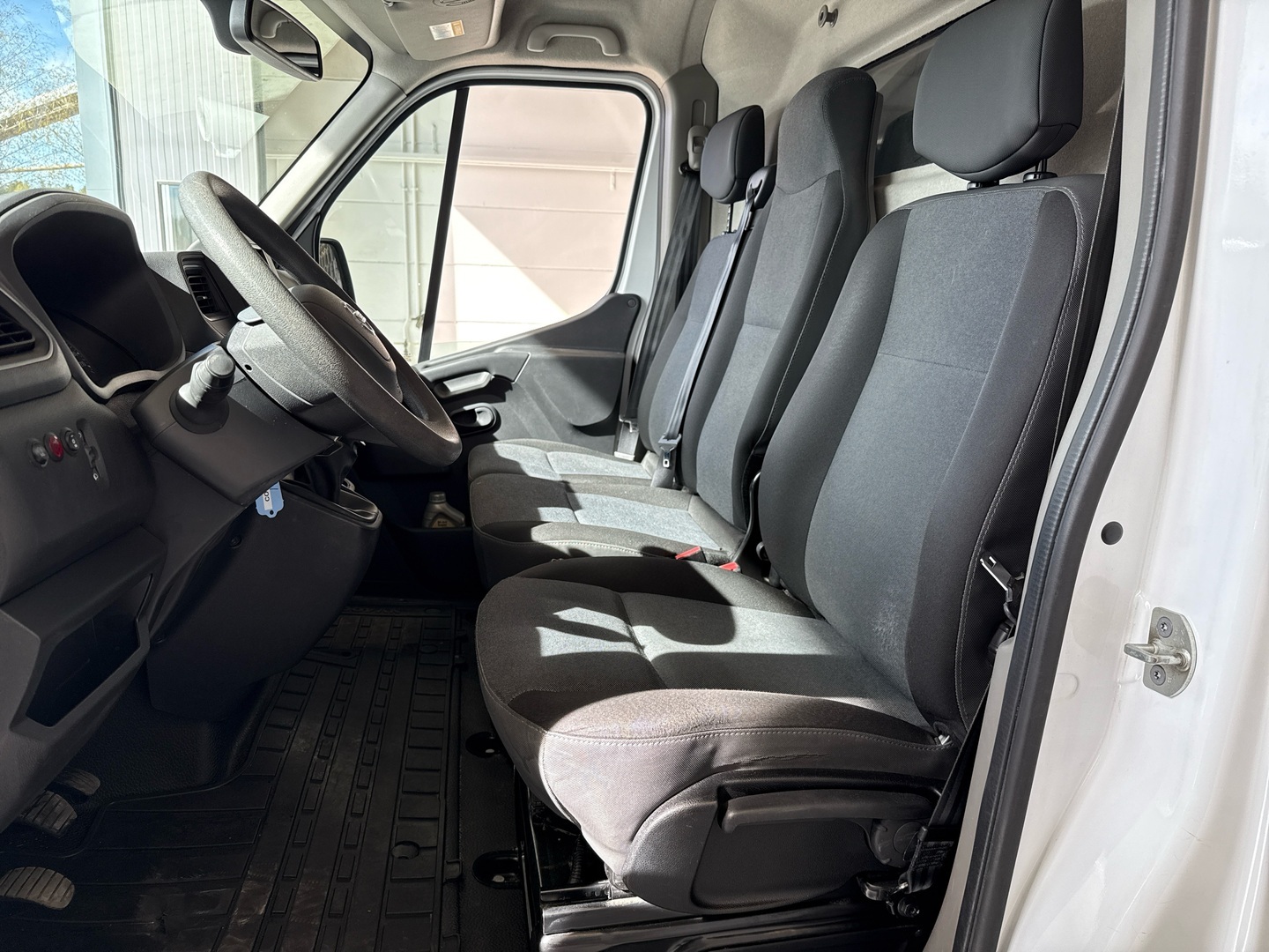 NISSAN NV400 2021