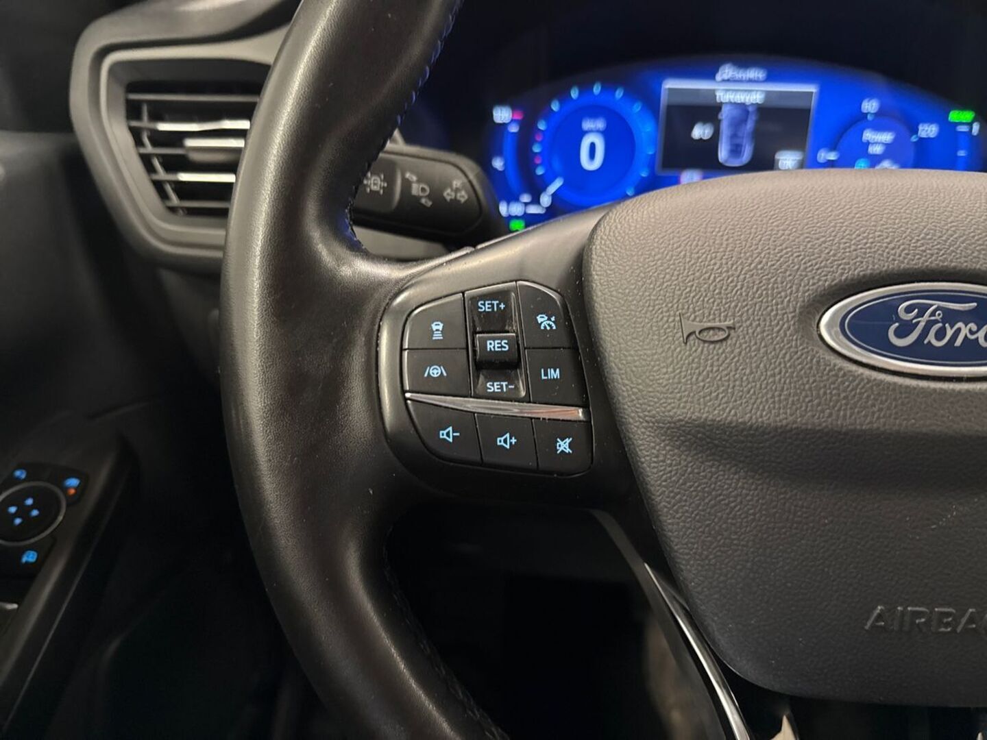 FORD Kuga 21