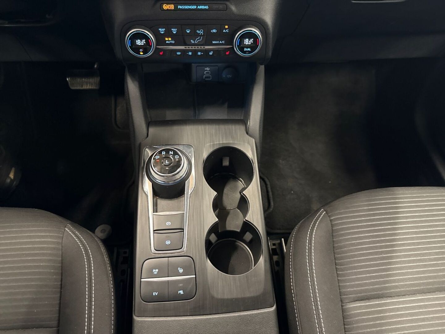 FORD Kuga 24