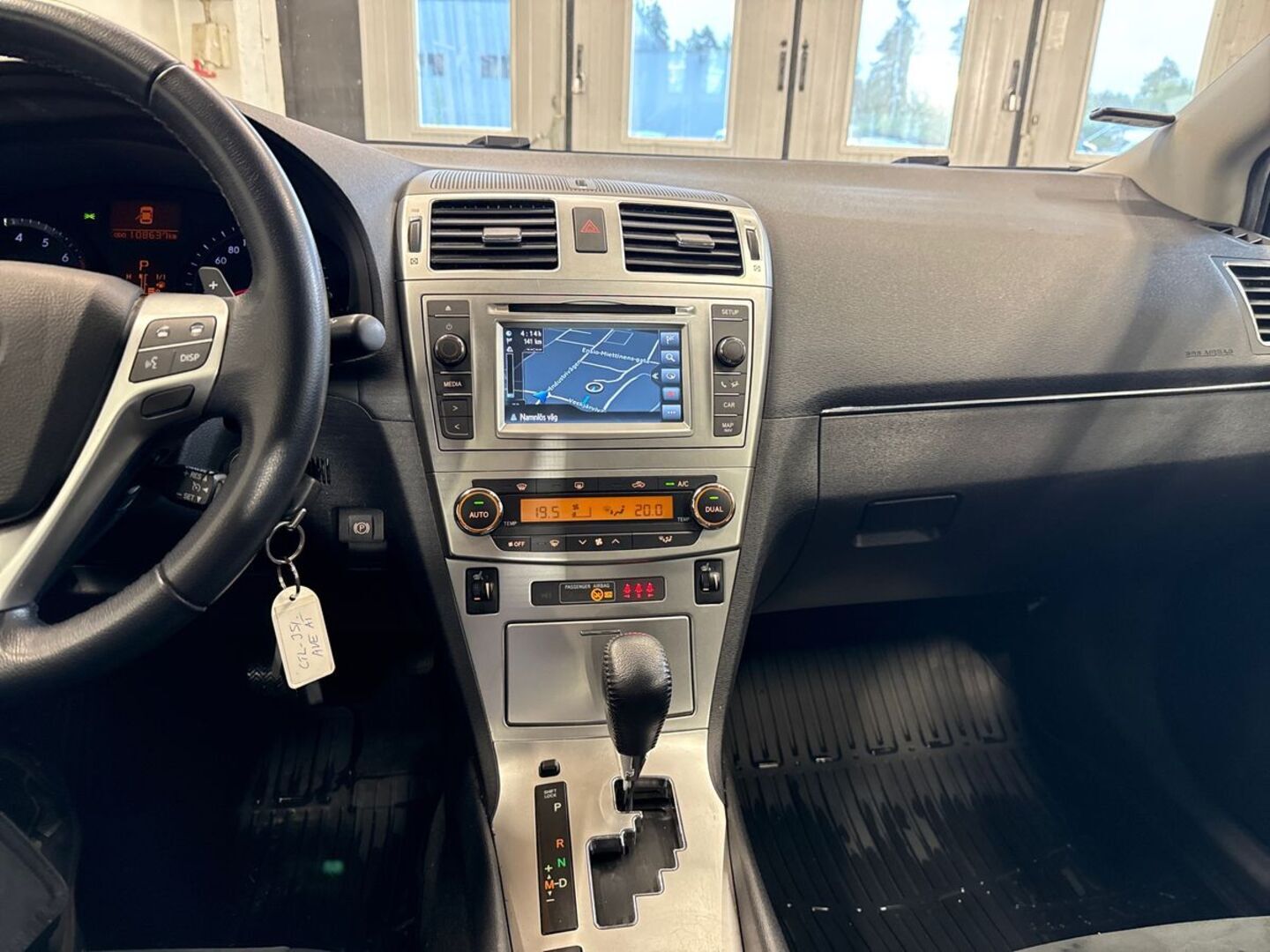TOYOTA Avensis 2015