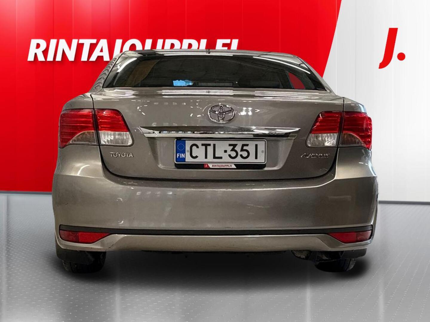 TOYOTA Avensis 2015