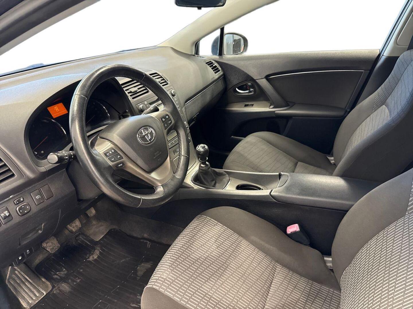 TOYOTA Avensis 2009