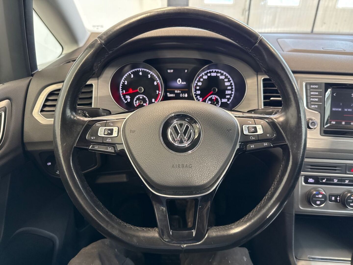 VOLKSWAGEN Golf Sportsvan 2015