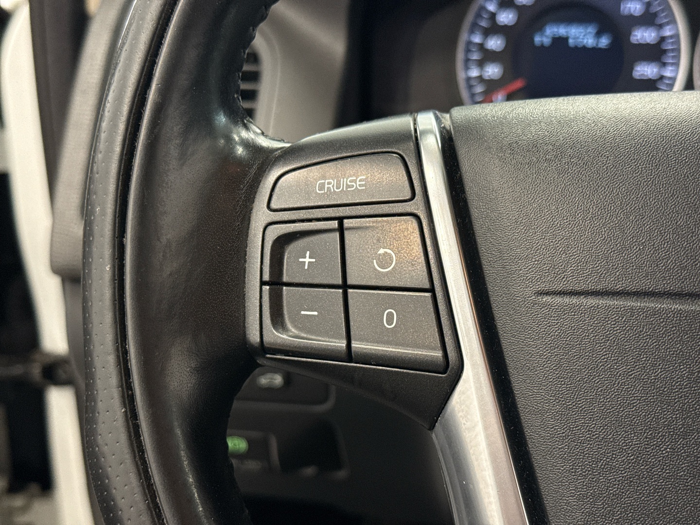 VOLVO XC60 2011